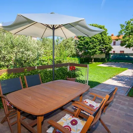 Apartment 2 Bedroom Lovely In