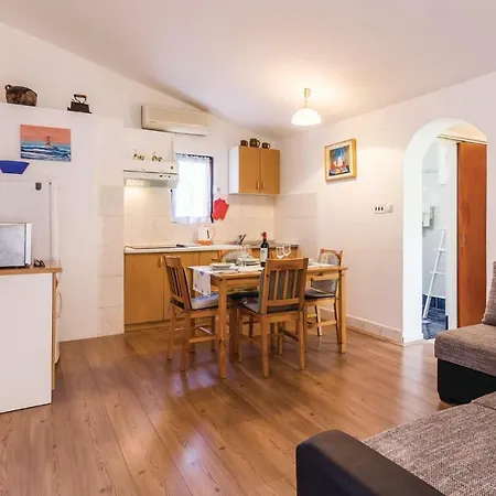 Apartment 2 Bedroom Lovely In Medulin